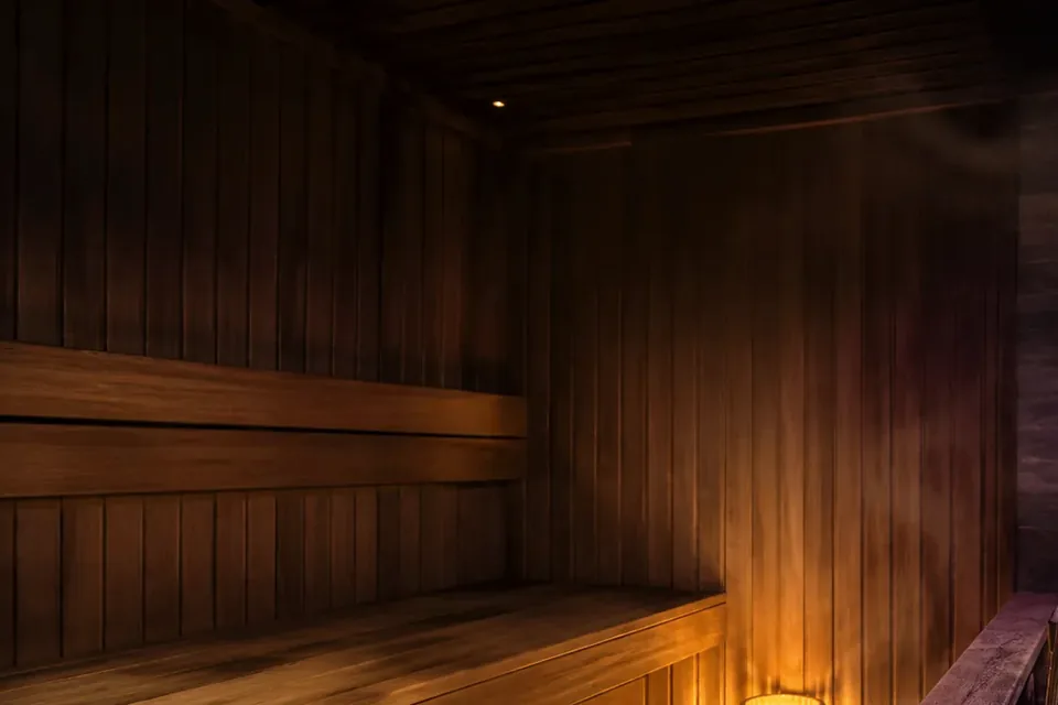 Elena Masaj Salonu, Güngören — sauna sedir bölümü